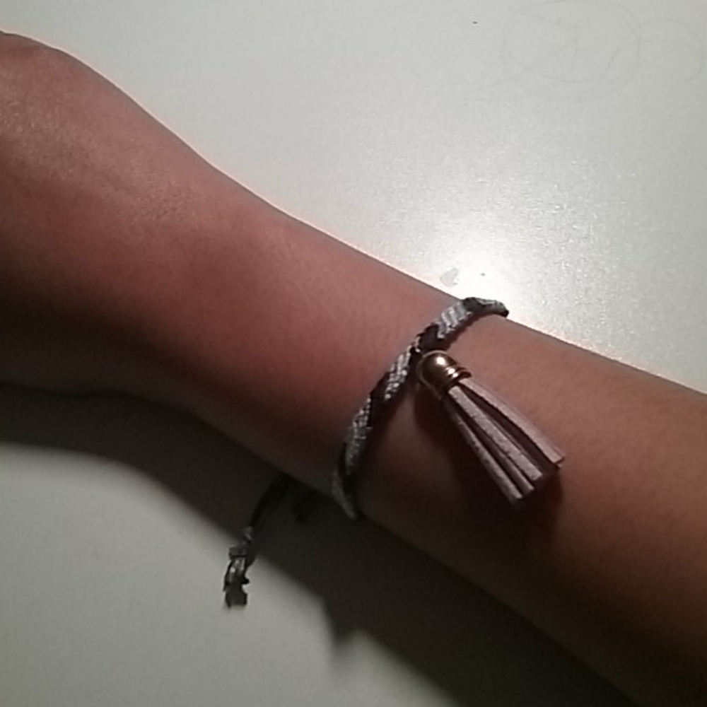 Handmade string bracelet - Picture 2 of 4
